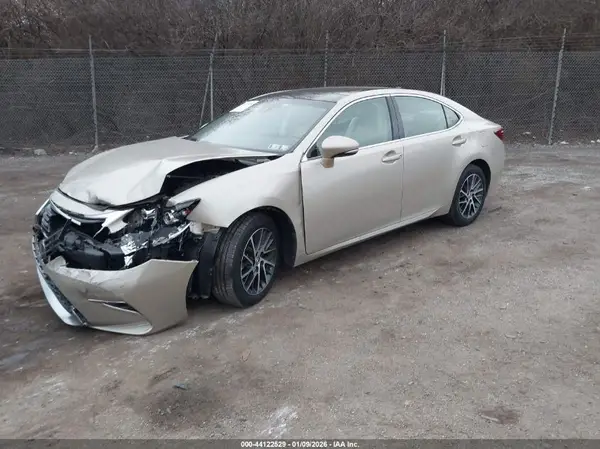 58ABK1GG8JU095238 2018 LEXUS ES - Image 2