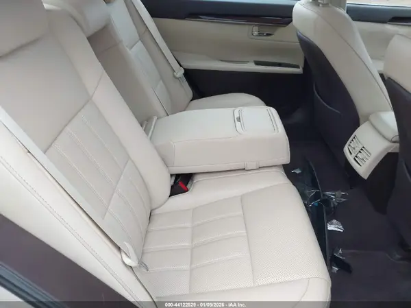 58ABK1GG8JU095238 2018 LEXUS ES - Image 8