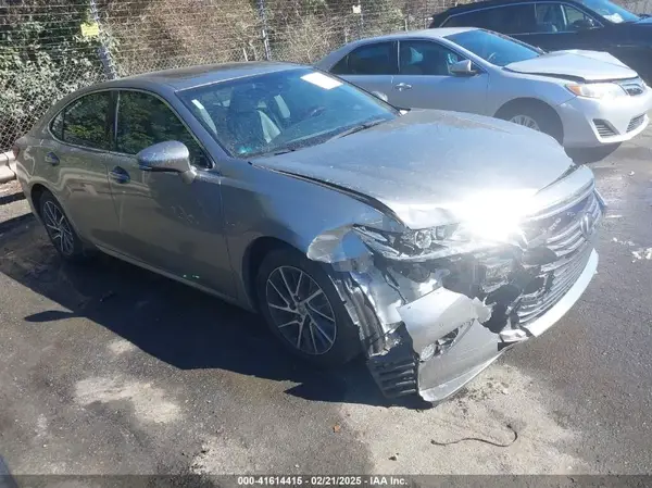 58ABK1GG8JU096857 2018 LEXUS ES - Image 1