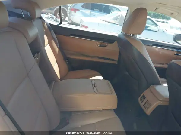 58ABK1GG8JU098186 2018 LEXUS ES - Image 8