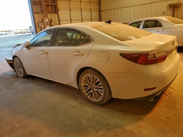 58ABK1GG8JU102074 2018 LEXUS ES - Image 2