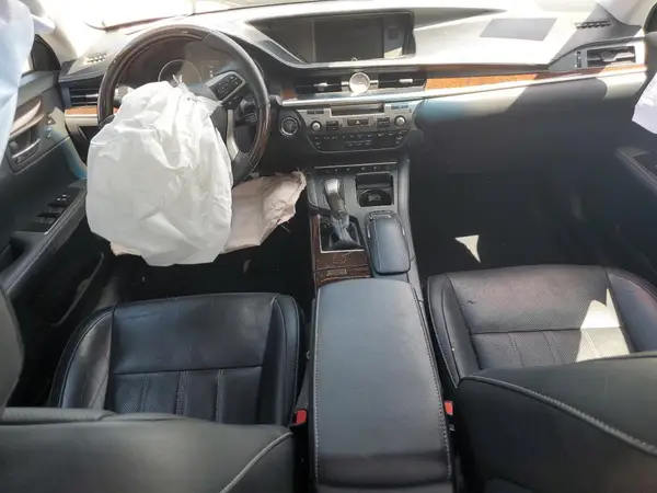 58ABK1GG8JU104858 2018 LEXUS ES - Image 8