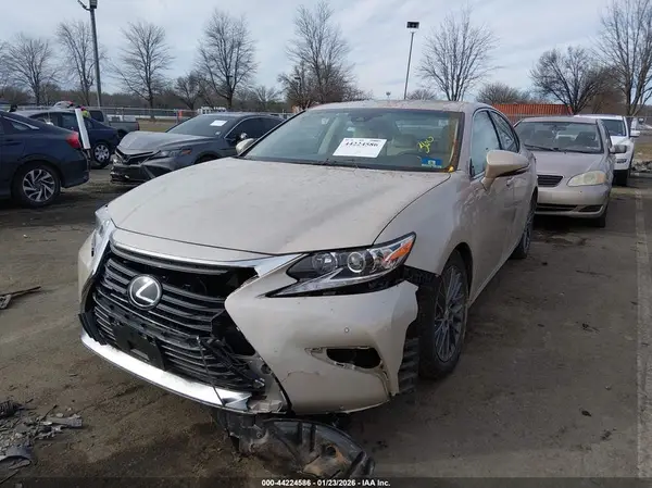 58ABK1GG8JU104956 2018 LEXUS ES - Image 2