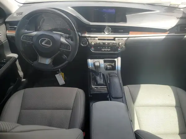 58ABK1GG8JU105797 2018 LEXUS ES - Image 8