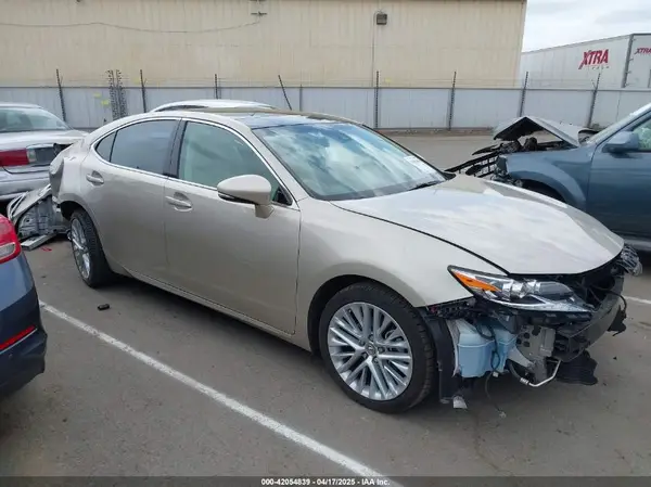 58ABK1GG8JU107548 2018 LEXUS ES - Image 1