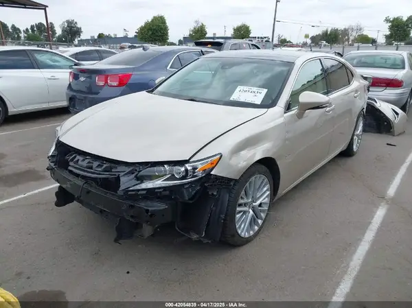 58ABK1GG8JU107548 2018 LEXUS ES - Image 2
