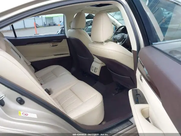 58ABK1GG8JU107548 2018 LEXUS ES - Image 8