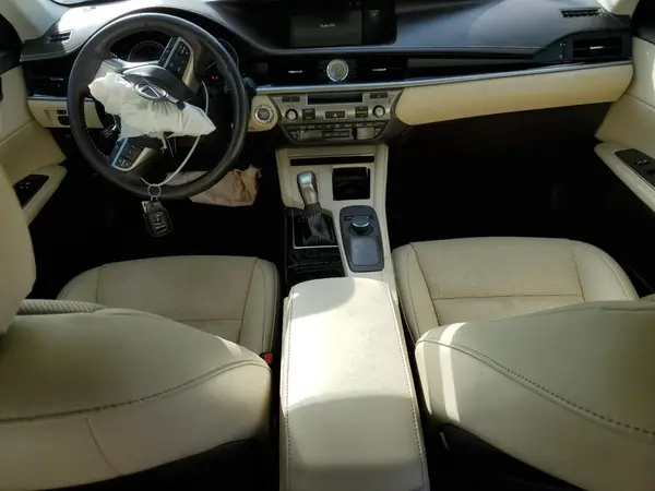 58ABK1GG8JU108327 2018 LEXUS ES - Image 8