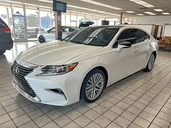 58ABK1GG8JU108814 2018 LEXUS ES - Image 2