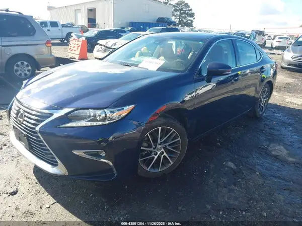 58ABK1GG8JU112846 2018 LEXUS ES - Image 2