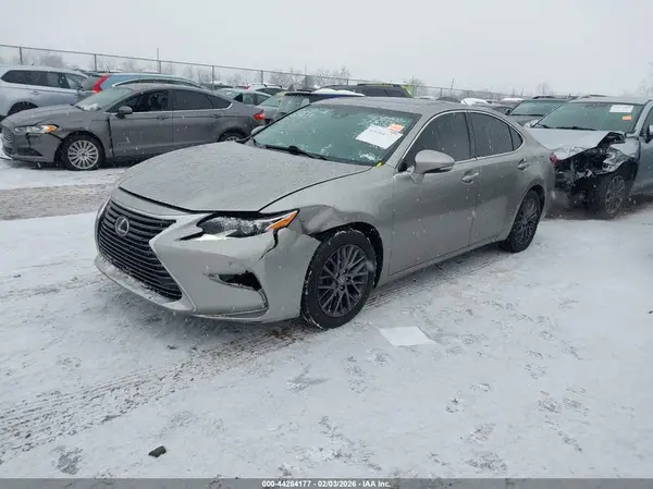 58ABK1GG8JU113138 2018 LEXUS ES - Image 2