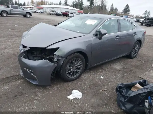 58ABK1GG8JU113513 2018 LEXUS ES - Image 2