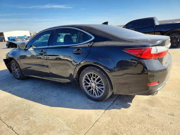 58ABK1GG8JU116329 2018 LEXUS ES - Image 2