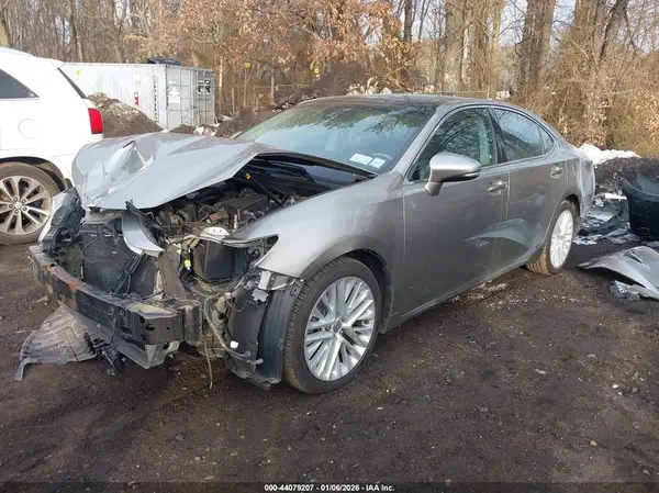 58ABK1GG9GU007368 2016 LEXUS ES - Image 2