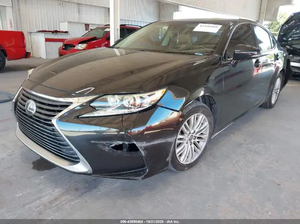 58ABK1GG9GU011582 2016 LEXUS ES - Image 2