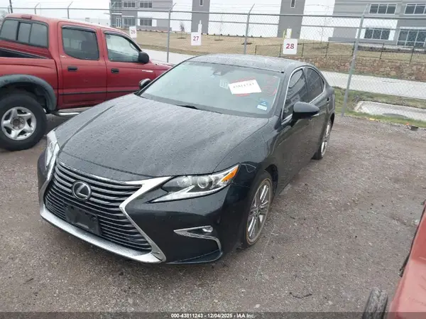 58ABK1GG9GU015048 2016 LEXUS ES - Image 2