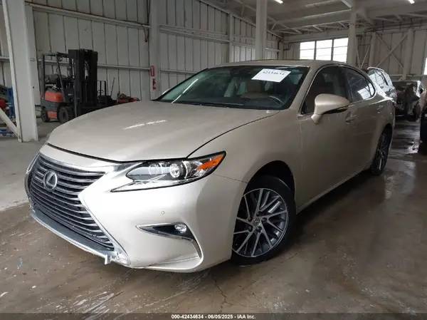 58ABK1GG9GU016524 2016 LEXUS ES - Image 2