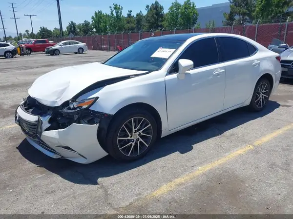 58ABK1GG9GU033484 2016 LEXUS ES - Image 2