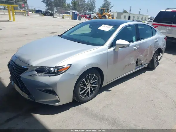 58ABK1GG9HU043224 2017 LEXUS ES - Image 2