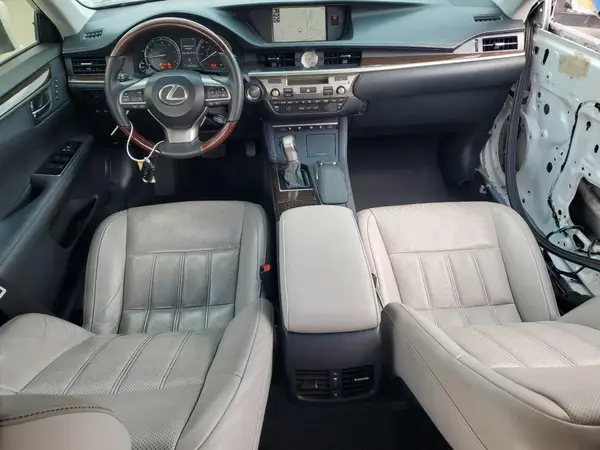 58ABK1GG9HU044101 2017 LEXUS ES - Image 8
