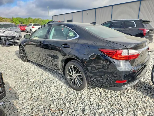 58ABK1GG9HU045717 2017 LEXUS ES - Image 2