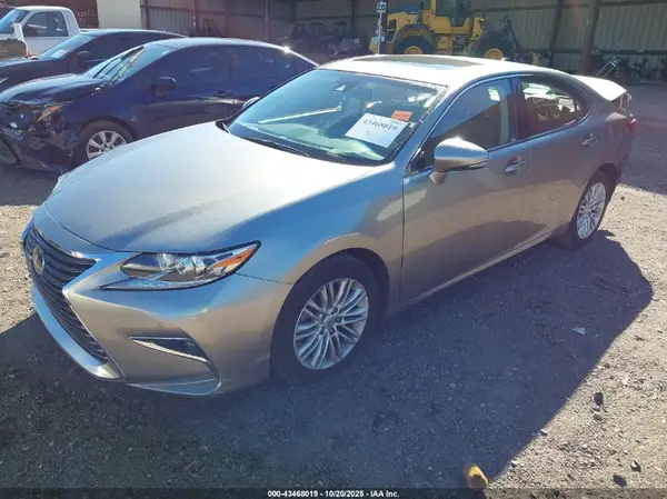58ABK1GG9HU053168 2017 LEXUS ES - Image 2