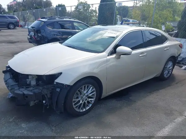 58ABK1GG9HU055549 2017 LEXUS ES - Image 2