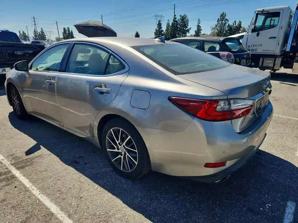 58ABK1GG9HU059262 2017 LEXUS ES - Image 2