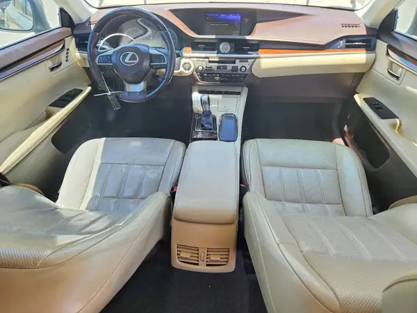 58ABK1GG9HU062100 2017 LEXUS ES - Image 8