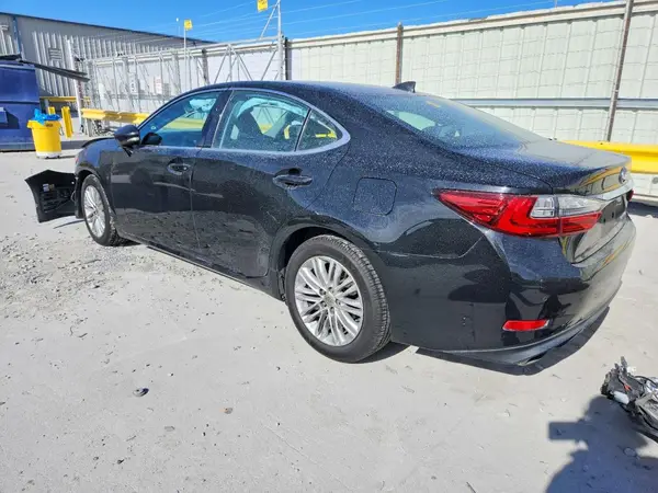 58ABK1GG9HU070407 2017 LEXUS ES - Image 2