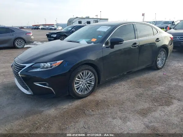 58ABK1GG9HU072903 2017 LEXUS ES - Image 2