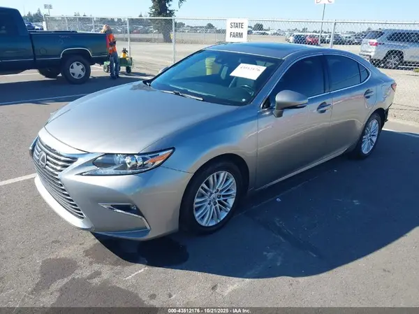 58ABK1GG9JU081753 2018 LEXUS ES - Image 2