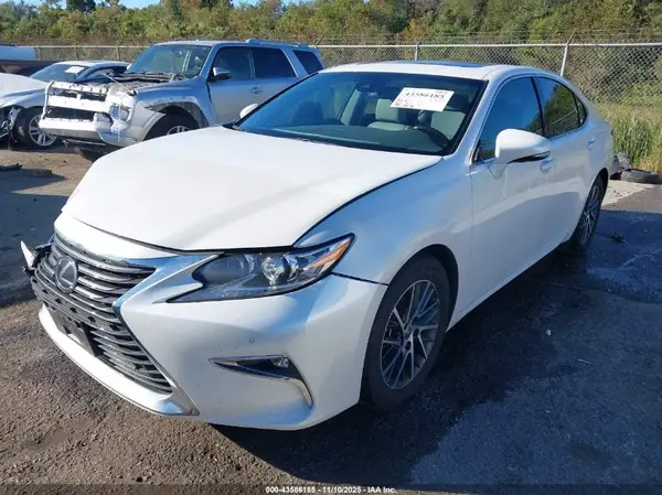 58ABK1GG9JU082529 2018 LEXUS ES - Image 2