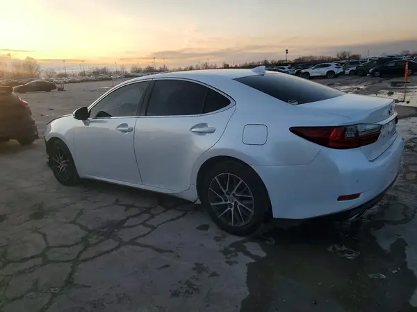 58ABK1GG9JU084202 2018 LEXUS ES - Image 2