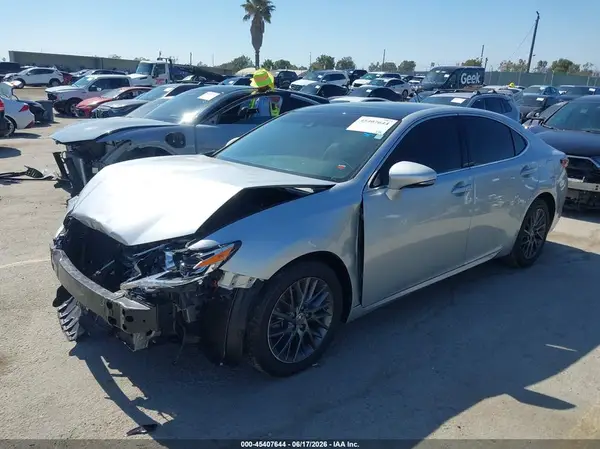 58ABK1GG9JU087794 2018 LEXUS ES - Image 2