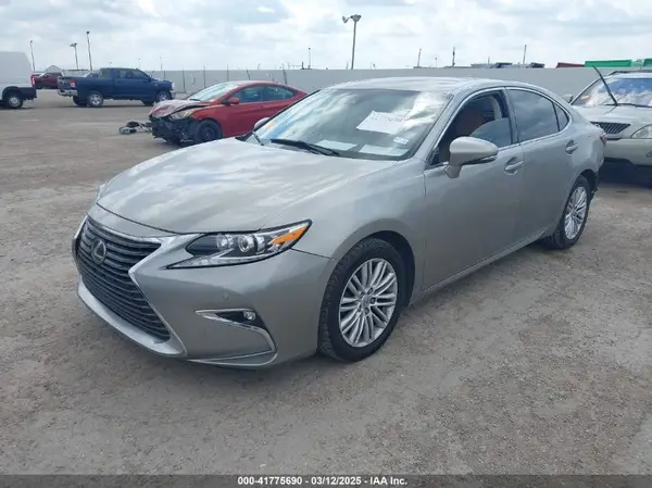 58ABK1GG9JU088623 2018 LEXUS ES - Image 2