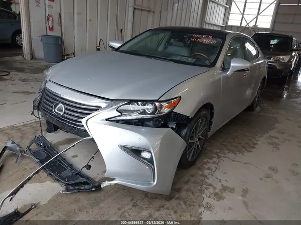 58ABK1GG9JU091795 2018 LEXUS ES - Image 2