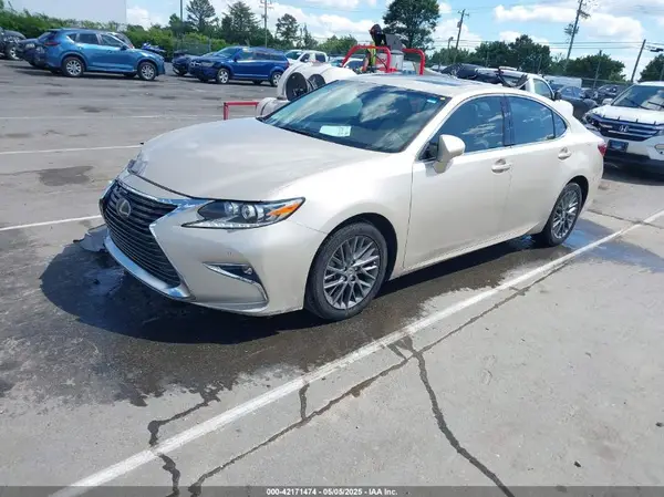 58ABK1GG9JU093515 2018 LEXUS ES - Image 2