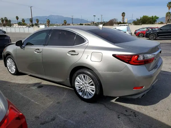 58ABK1GG9JU094891 2018 LEXUS ES - Image 2
