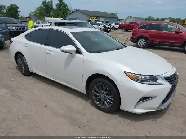 58ABK1GG9JU095152 2018 LEXUS ES - Image 1
