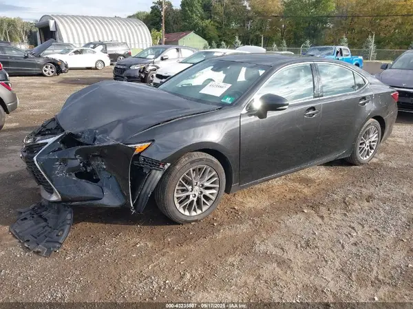 58ABK1GG9JU096141 2018 LEXUS ES - Image 2