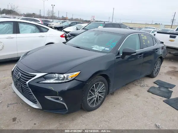 58ABK1GG9JU100558 2018 LEXUS ES - Image 2