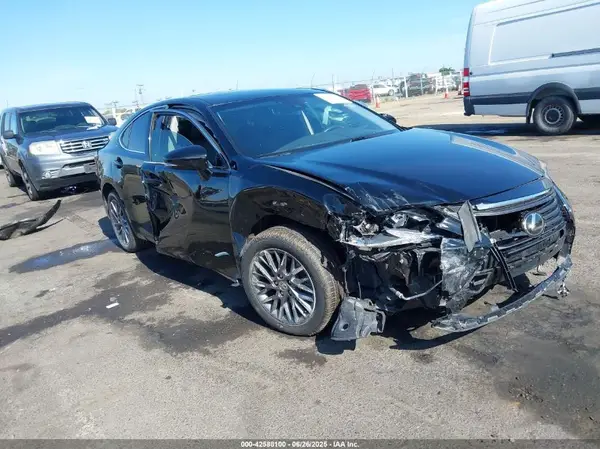 58ABK1GG9JU101631 2018 LEXUS ES - Image 1