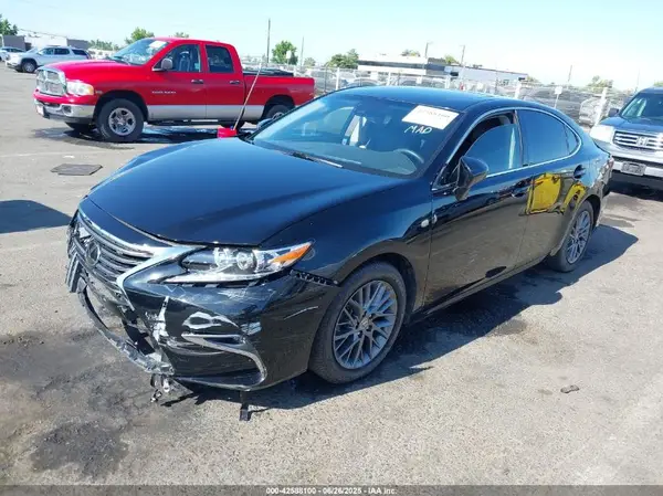 58ABK1GG9JU101631 2018 LEXUS ES - Image 2