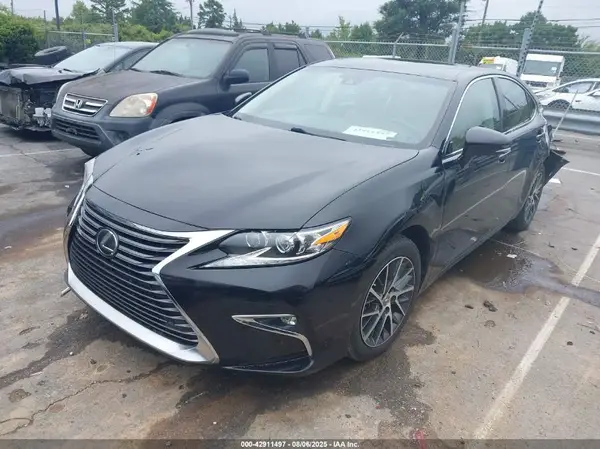 58ABK1GG9JU101760 2018 LEXUS ES - Image 2