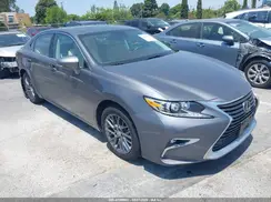 58ABK1GG9JU103105 2018 LEXUS ES