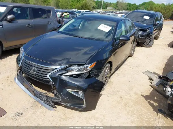 58ABK1GG9JU104173 2018 LEXUS ES - Image 2