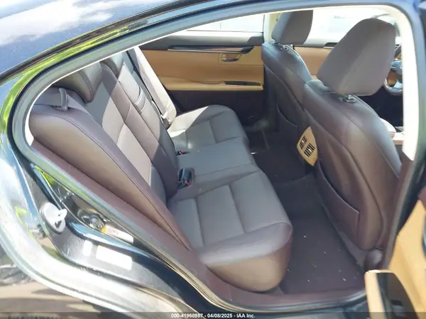 58ABK1GG9JU104173 2018 LEXUS ES - Image 8