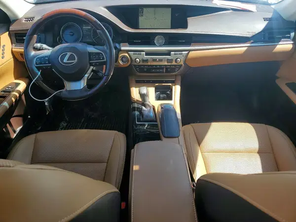 58ABK1GG9JU106912 2018 LEXUS ES - Image 8