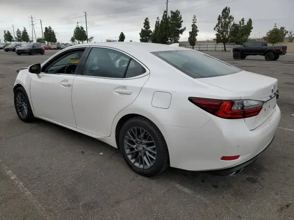 58ABK1GG9JU108742 2018 LEXUS ES - Image 2